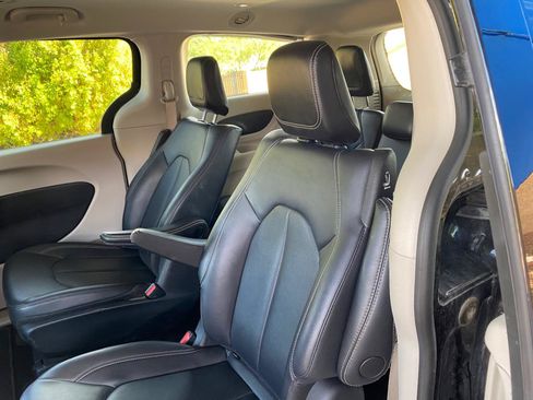 Used 2024 Chrysler Pacifica Limited FWD image 31