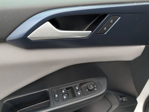 Used 2022 Volkswagen Taos SE image 25