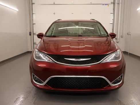 Used 2019 Chrysler Pacifica Touring-L image 6