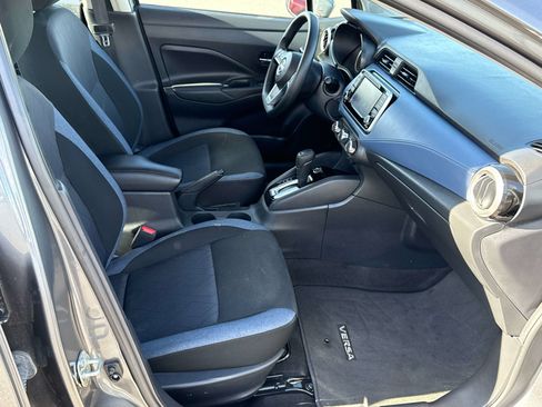 Used 2025 Nissan Versa SV FWD image 19