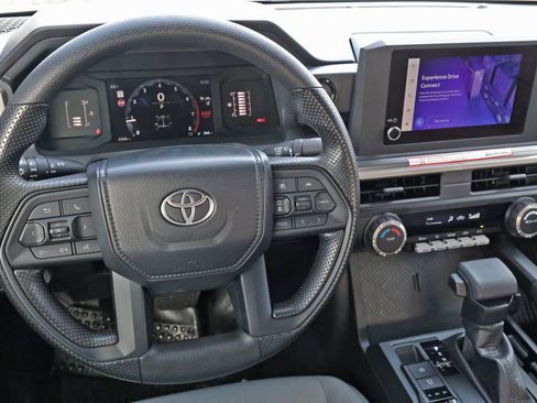 Used 2025 Toyota Tacoma SR5 AWD/4WD image 16
