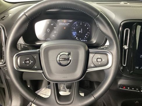 Used 2020 Volvo XC40 T5 Momentum w/ Protection Package image 29