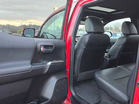 Used 2020 Toyota Tacoma TRD Off-Road image 19
