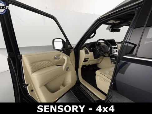 Used 2023 INFINITI QX80 Sensory image 10