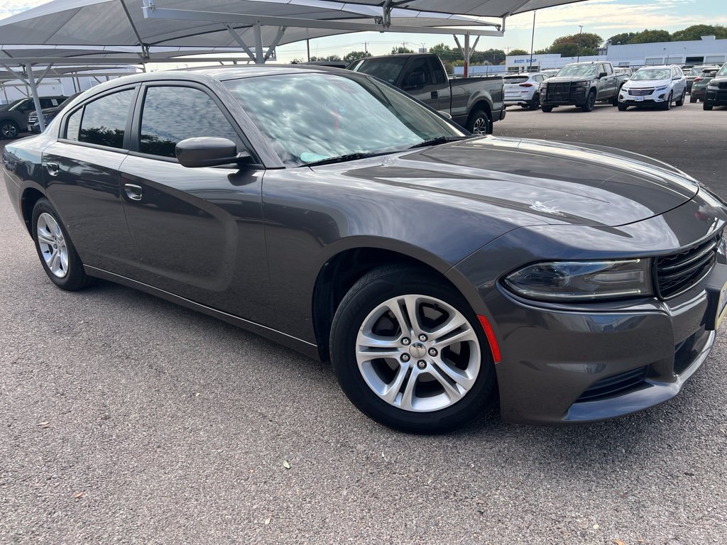 Used 2020 Dodge Charger SXT RWD image 2