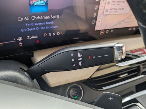 Used 2025 Buick Enclave Preferred w/ Power Package image 21