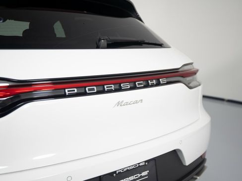 Certified 2020 Porsche Macan image 37