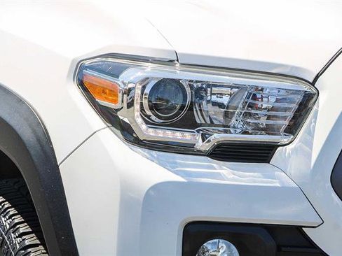 Used 2020 Toyota Tacoma TRD Off-Road image 8