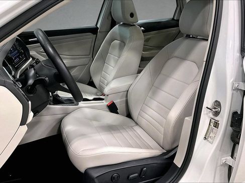 Used 2024 Volkswagen Jetta SE w/ Panoramic Sunroof Package FWD image 20