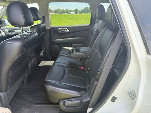 Used 2020 Nissan Pathfinder SL FWD image 11