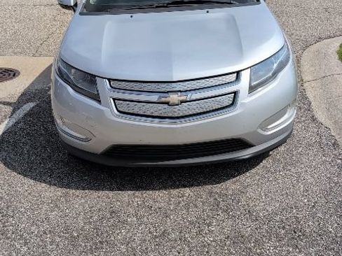 Used 2014 Chevrolet Volt FWD image 3