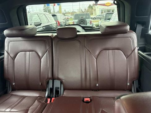 Used 2023 Ford Expedition Limited image 20