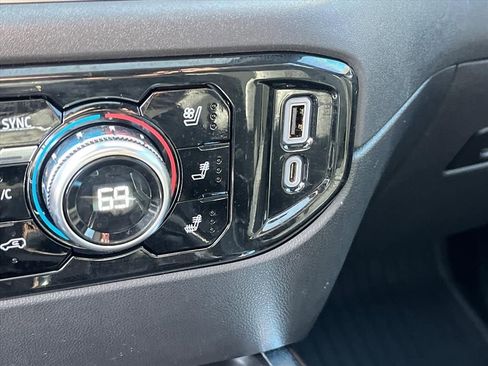 Used 2022 GMC Sierra 1500 SLT w/ SLT Premium Plus Package AWD/4WD image 19