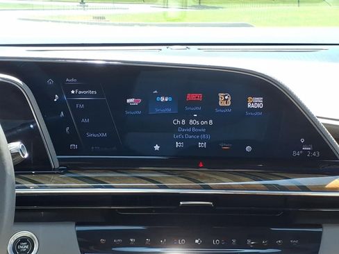 Certified 2022 Cadillac Escalade ESV Premium Luxury Platinum AWD/4WD image 12
