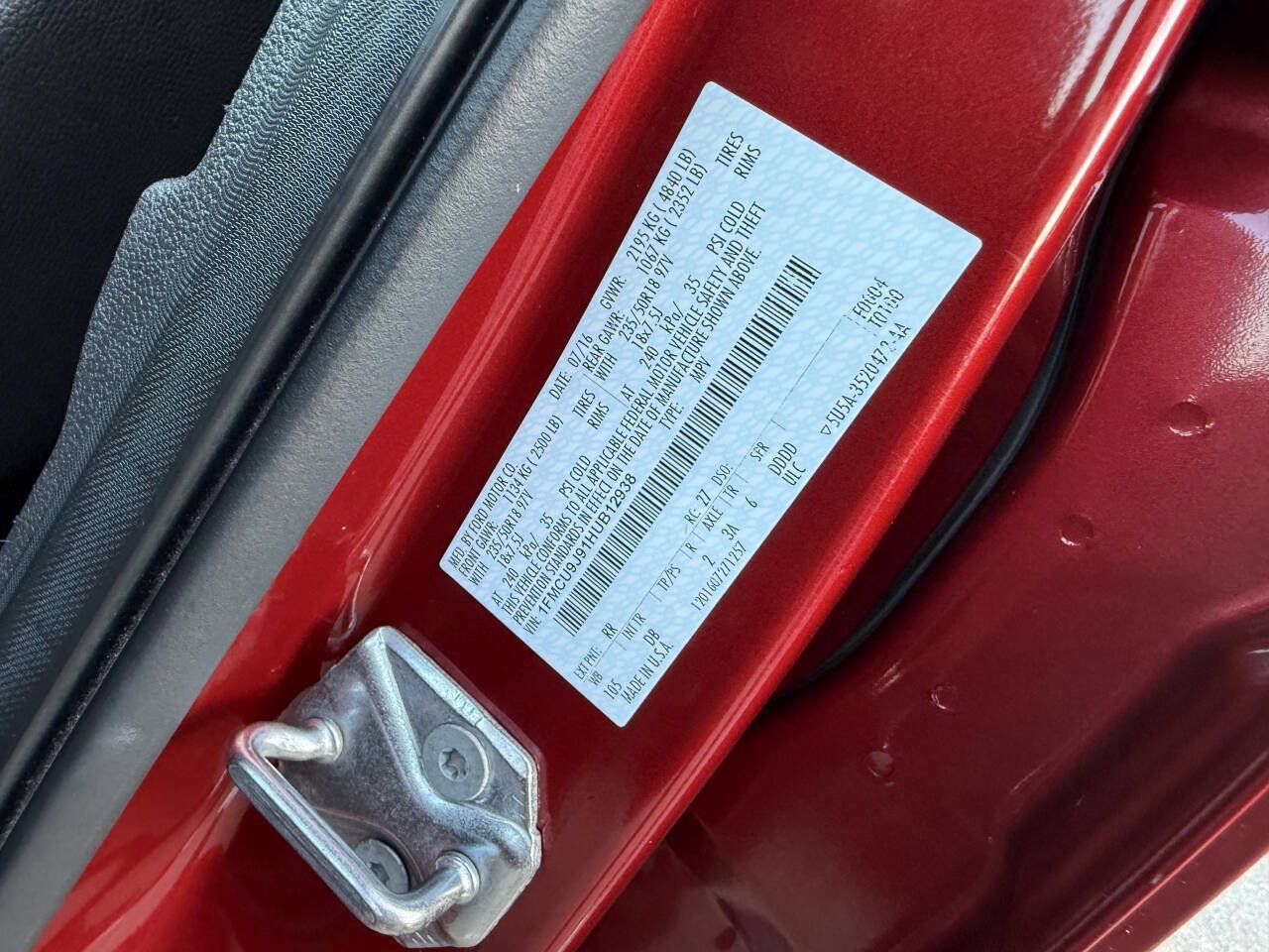 Used 2017 Ford Escape Titanium AWD/4WD image 29