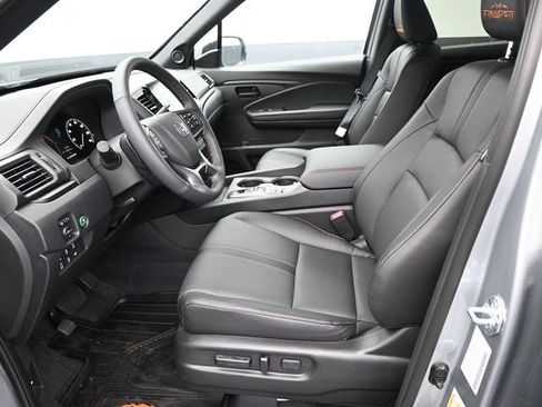 Used 2025 Honda Ridgeline TrailSport image 9