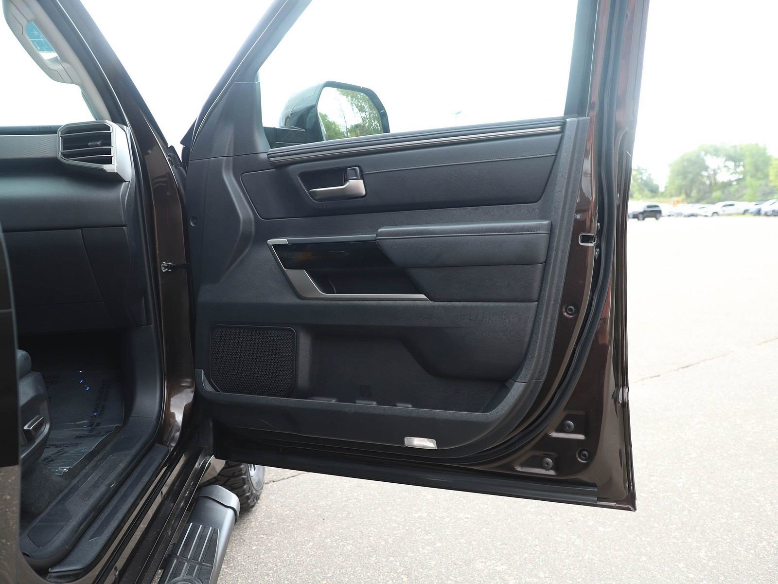 Used 2024 Toyota Tundra Limited AWD/4WD image 9
