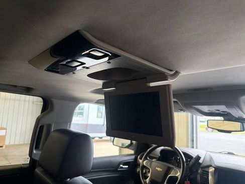 Used 2018 Chevrolet Suburban LT AWD/4WD image 31