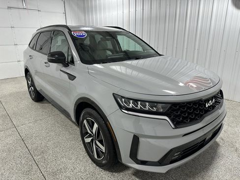 Used 2022 Kia Sorento EX image 2