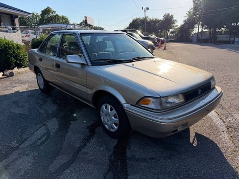 Used 1992 Toyota Corolla LE FWD image 3