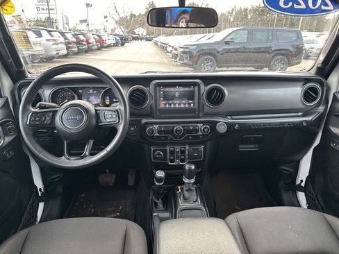 Used 2023 Jeep Wrangler Unlimited image 15