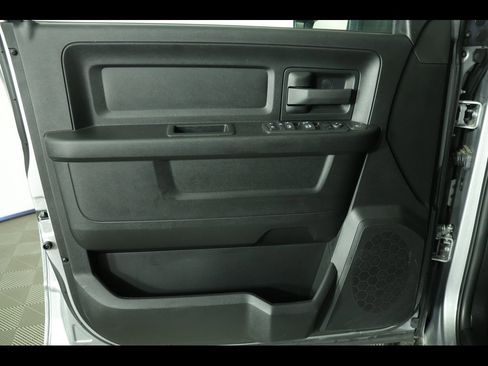 Used 2024 RAM 2500 Tradesman w/ Chrome Appearance Group image 16