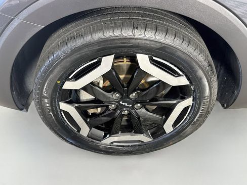 Used 2023 Kia Telluride EX w/ EX Captain's Chair Package FWD image 4