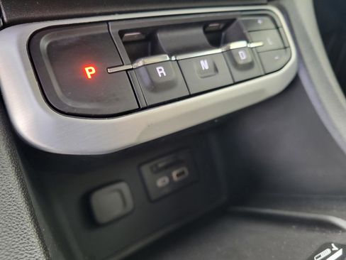 Used 2023 GMC Acadia SLT w/ Elevation Edition image 34