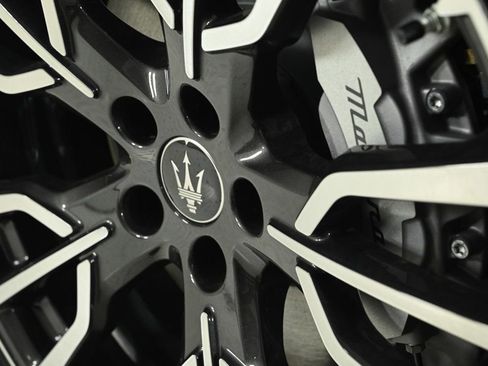 Used 2025 Maserati Grecale GT image 25