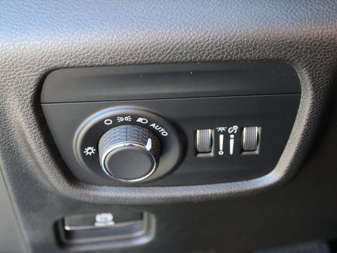 Used 2023 Jeep Grand Cherokee L Laredo image 12