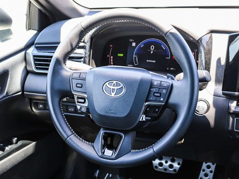 Certified 2025 Toyota Camry SE FWD image 17