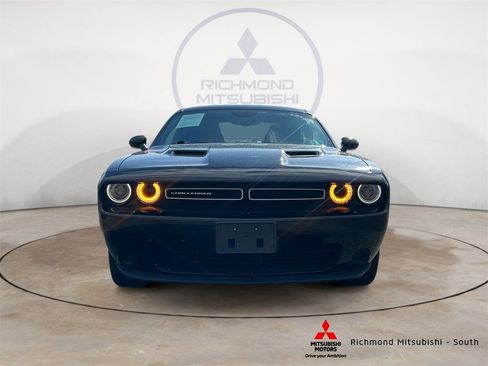 Used 2023 Dodge Challenger SXT image 8