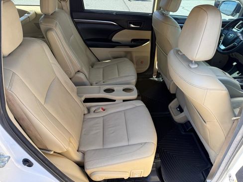 Used 2015 Toyota Highlander Limited Platinum AWD/4WD image 15