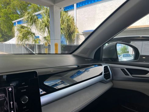 Used 2025 Volkswagen Taos SE image 35