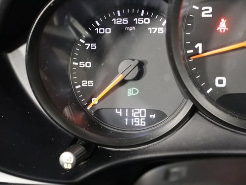 Used 2019 Porsche 718 Boxster RWD image 38