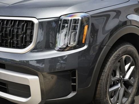 Used 2024 Kia Telluride LX FWD image 12
