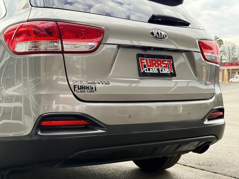 Used 2018 Kia Sorento FWD image 6
