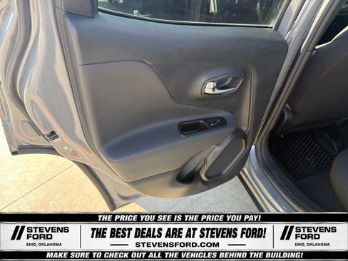 Used 2022 Jeep Renegade Latitude w/ Convenience Group AWD/4WD image 36