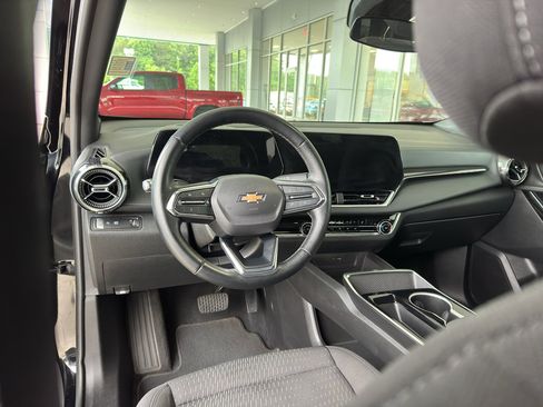 Used 2025 Chevrolet Equinox LT FWD image 16