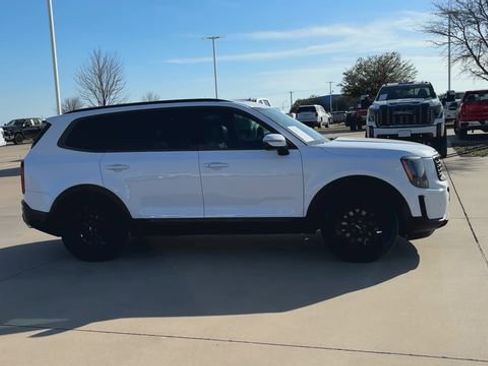Used 2022 Kia Telluride SX w/ SX Prestige Package image 2