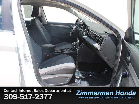 Used 2025 Volkswagen Jetta SE w/ Sunroof Package FWD image 18