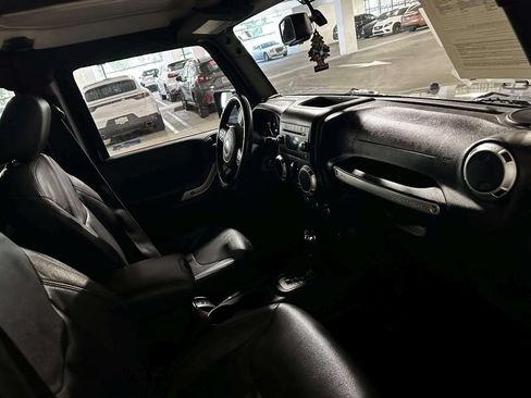 Used 2016 Jeep Wrangler Unlimited Sahara w/ Connectivity Group AWD/4WD image 7