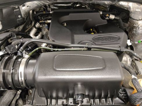 Used 2020 Ford Explorer XLT w/ Equipment Group 202A image 30