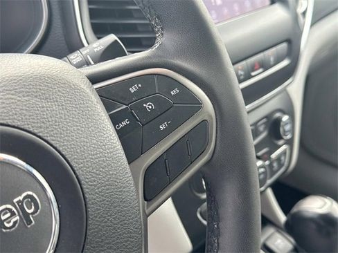 Used 2021 Jeep Cherokee Latitude Plus image 30