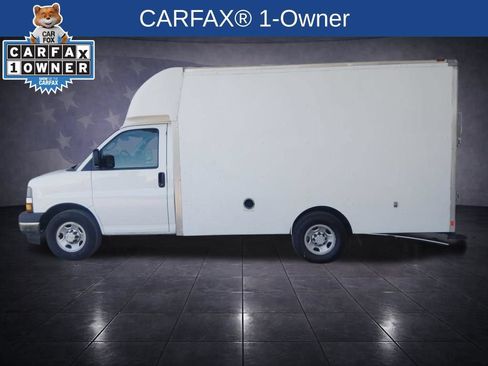Used 2018 Chevrolet Express 3500 w/ Driver Convenience Package RWD image 2