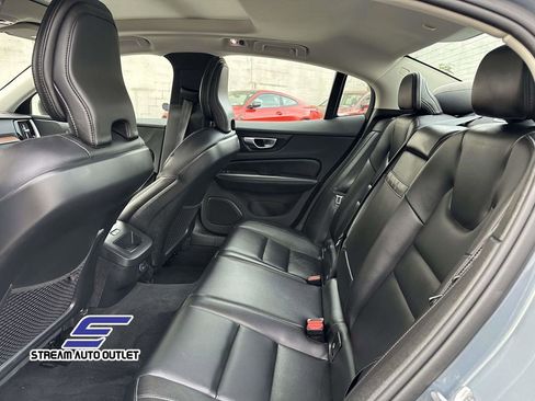 Used 2022 Volvo S60 B5 Inscription image 12