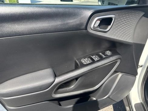 Certified 2025 Kia Soul LX FWD image 13