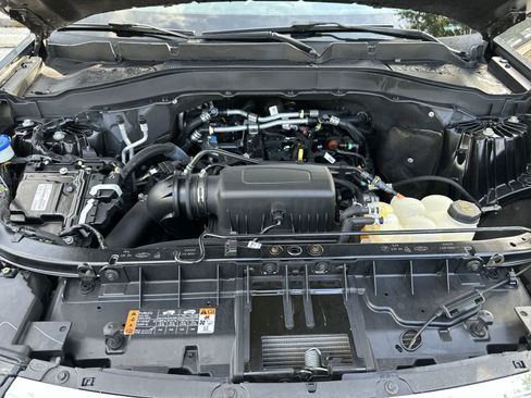 Used 2023 Ford Explorer XLT RWD image 13