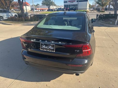 Used 2020 Volvo S60 T5 Momentum image 3