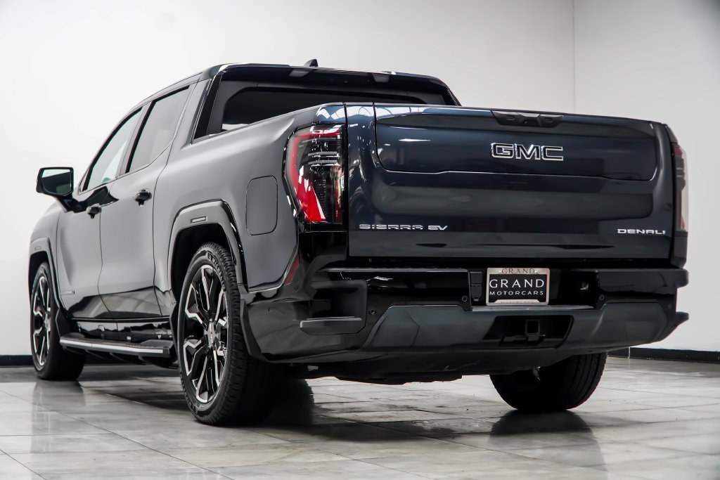Used 2025 GMC Sierra EV Denali AWD/4WD image 16